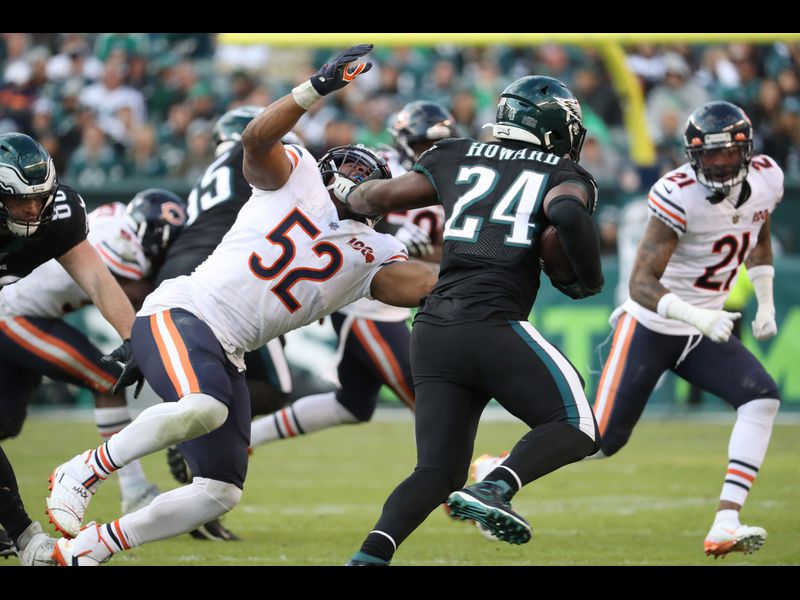 Jordan Howard stiff arming Khalil Mack