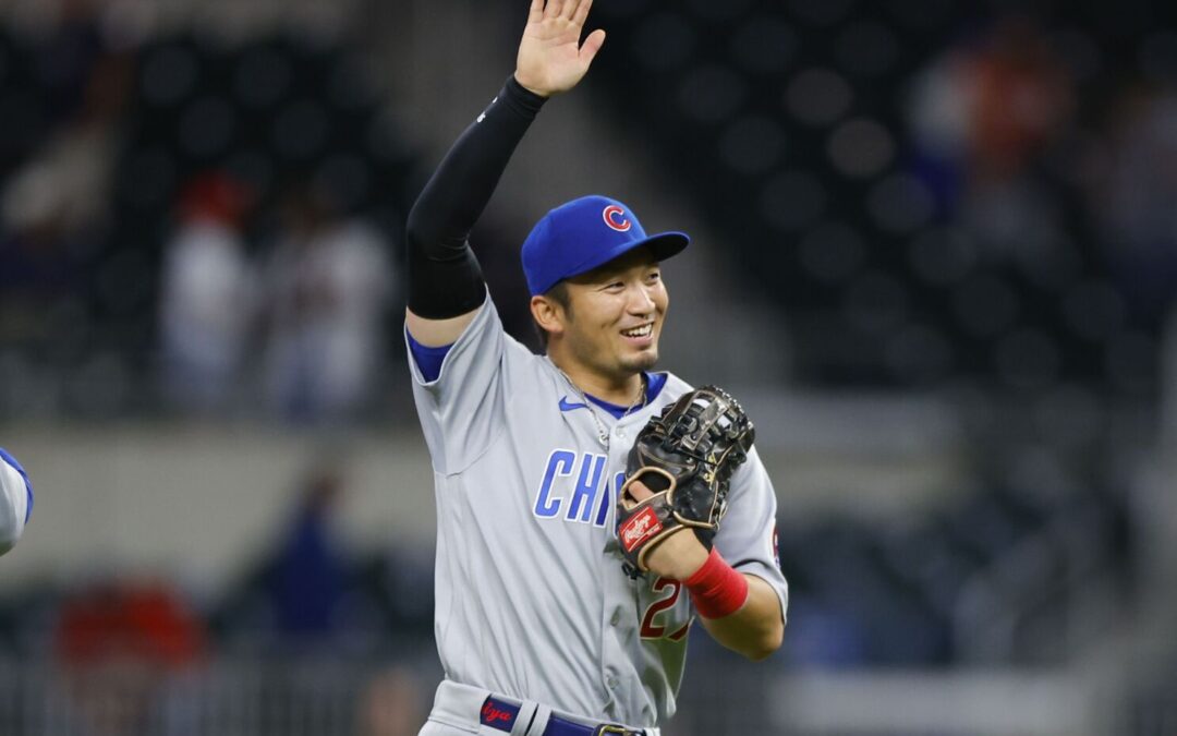Seiya Suzuki waving