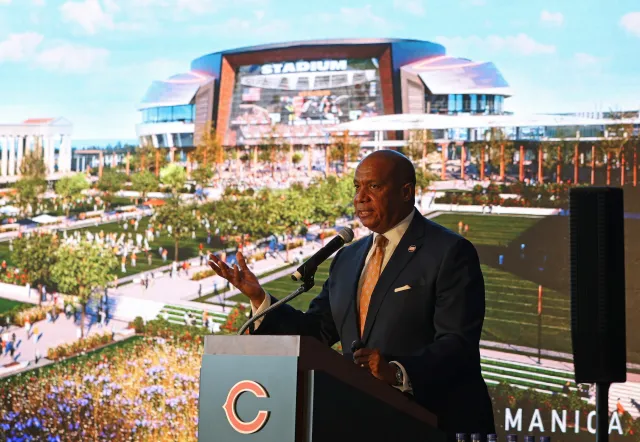 Jon Greenberg on the Bears’ $4.6 billion farmer’s market with a stadium attached – Pointless Exercise Podcast